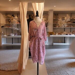 Sheer kimono. Can also be worn as a swimsuit cover up. Gorgeous mauve color.